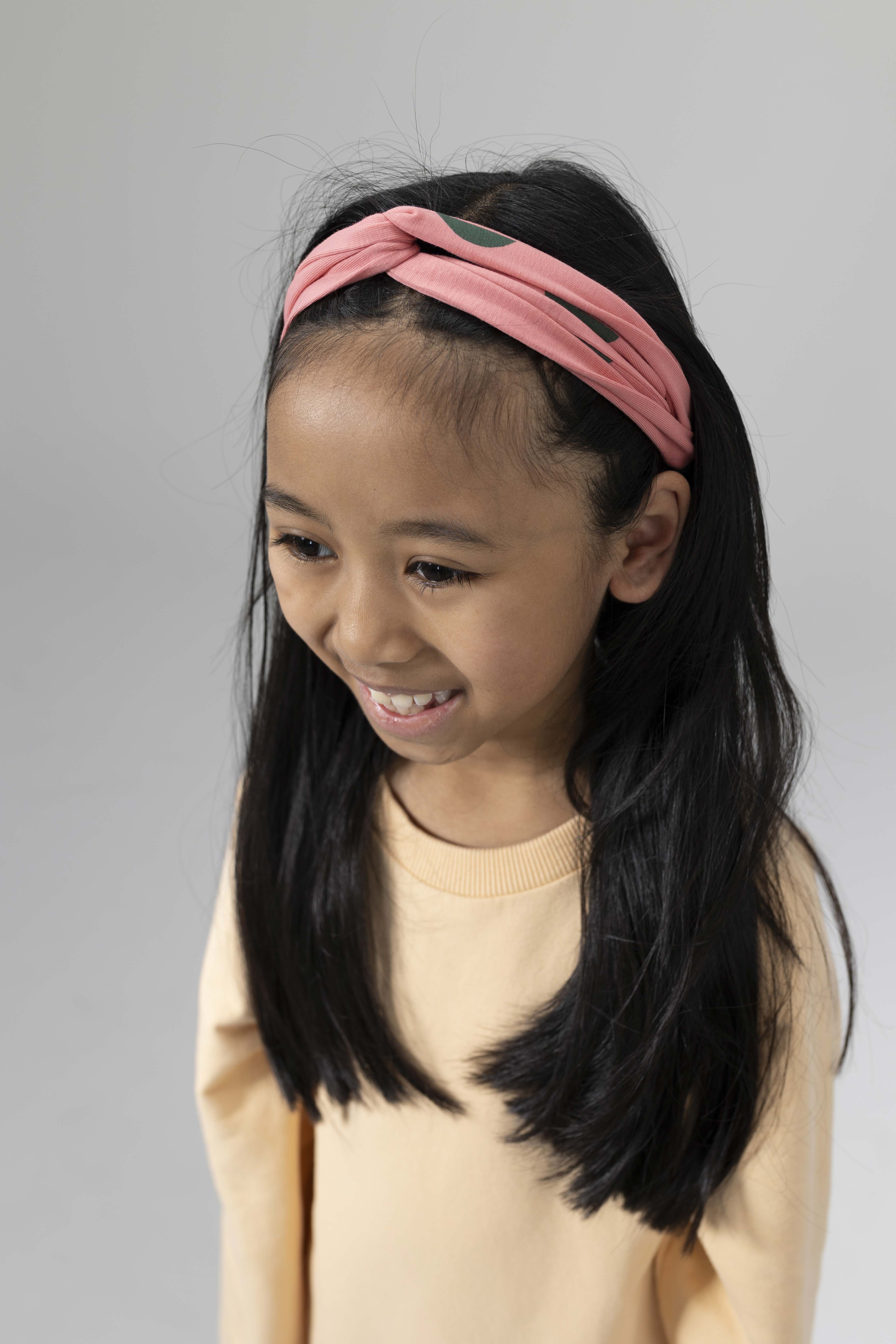 AW23 Twisted Headband Strawberry Dot – MINGO JAPAN